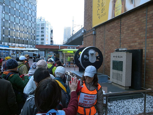 鉄道唱歌の碑の前がチェックポイント。