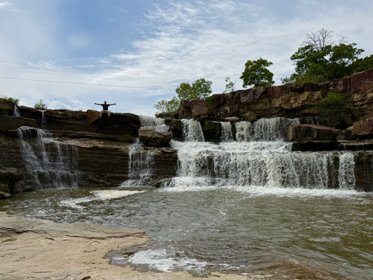 Gerrits typische Pose am Wasserfall