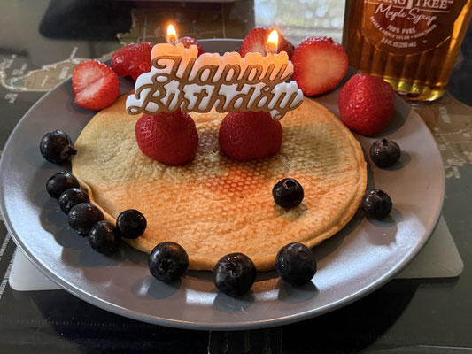 Geburtstags-Riesen-Pfannkuchen zum Frühstück!