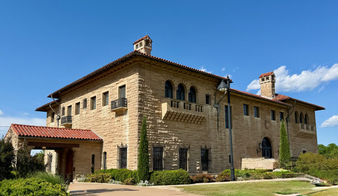 Die Villa von E.W. Marland von vorne