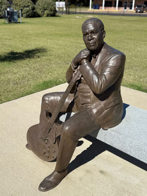 Und auch hier eine Statue vom Musiker (der Bildhauer kommt aus Maryland!)