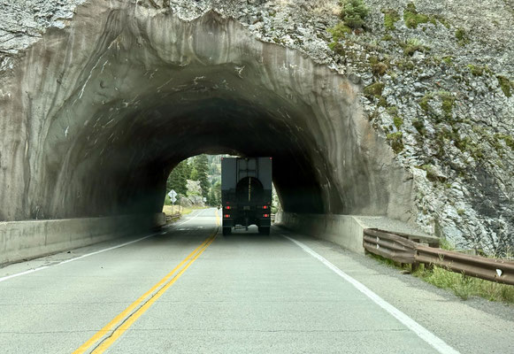 Grobi ist 13.2 und der Tunnel 13.7 - passt locker