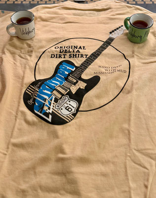Ich habe ein T-Shirt gekauft, das mit Mississippi-Matsch gefärbt wurde!