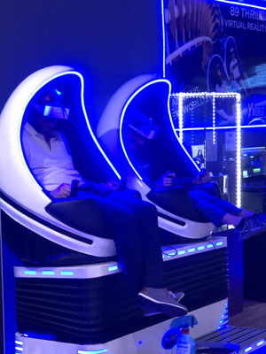 Gerrit und Luis in VR-Sitzen - Gerrit musste abbrechen, weil ihm schlecht wurde!