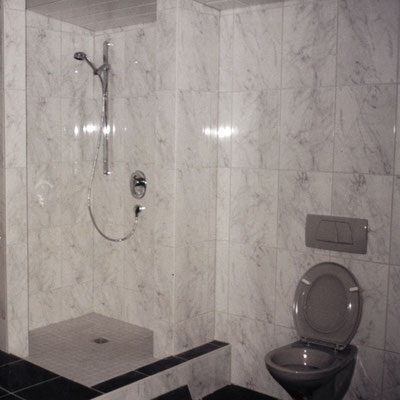 Dusche WC Sanitär Fliesen - Innenausbau Faisst, 76534 Baden-Baden