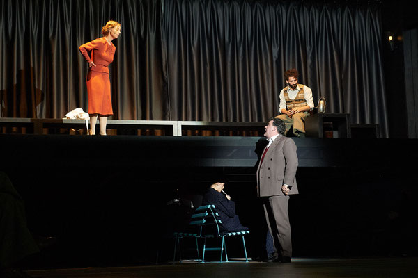 " Wartesaal " von Stefan Pucher, Münchner Kammerspiele Foto: Hans Kopp