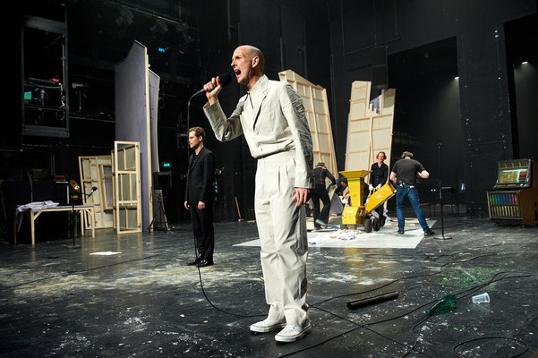 "Trommeln in der Nacht" von Christopher Rüping  Münchner Kammerspiele  Foto: Hans Kopp