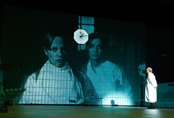 " Wartesaal " von Stefan Pucher, Münchner Kammerspiele Foto: Hans Kopp