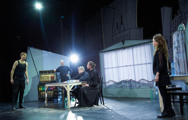 "Trommeln in der Nacht" von Christopher Rüping  Münchner Kammerspiele  Foto: Hans Kopp