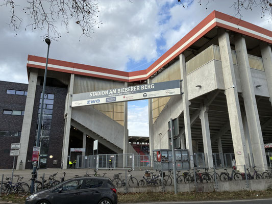 Foto 1: der Ort des Geschehens, Kicker-Stadion am Bieberer Berg