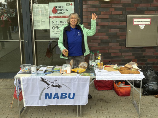 Foto 10: als Dankeschön gab es für die Helfer einen kleinen Imbiss.