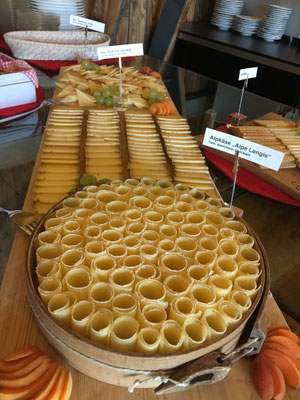 Käsebuffet aus regionalen Spezialitäten