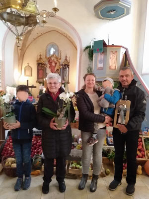 Familie Ferner mit dem Kirchenvorstand /Foto: M. Oßwald