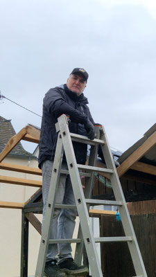 29.11.2025, Aufbau für den Advent an der Kapelle