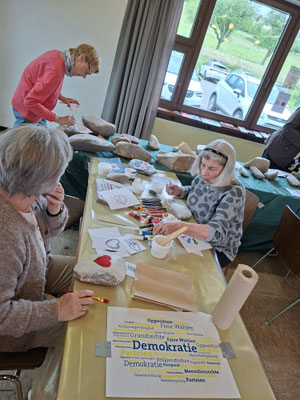 19.05.2026 - Kreativ-Kaffee, Demokratiesteine