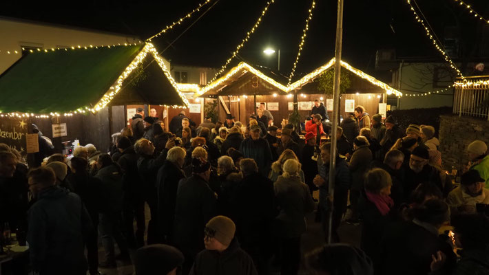 06.12.2025, Advent an der Kapelle