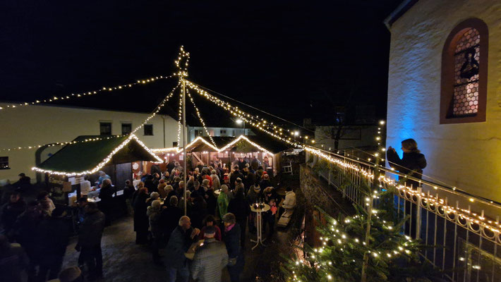 06.12.2025, Advent an der Kapelle