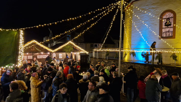 06.12.2025, Advent an der Kapelle