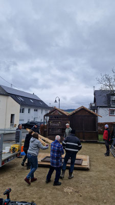 29.11.2025, Aufbau für den Advent an der Kapelle