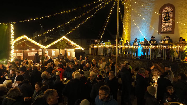 06.12.2025, Advent an der Kapelle