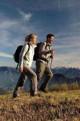 Foto: Gemütlichere Variante Nordic Walking (Foto Tourist Info Bergen)