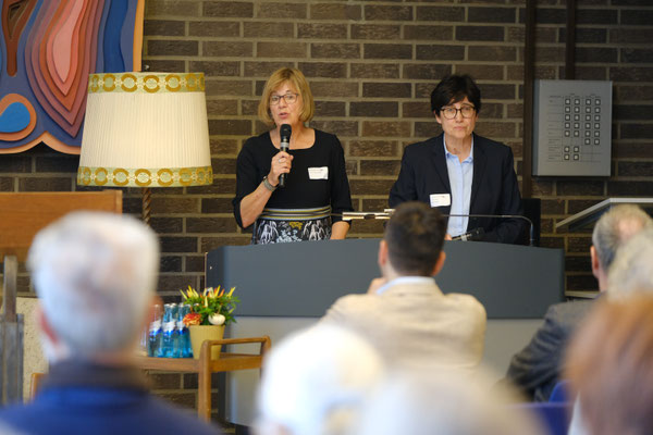 (v. l.) Prof. Dr. Elke Schimpf und Prof. Dr. Birgit Bender-Junker (beide EHD) stellen ihre Forschung zur Gründungsrektorin vor: "Dr. Waldtraut Krützfeldt-Eckhard – eine wissenschaftliche und institutionelle Karriere vor und nach 1945" | Foto: Ehrig