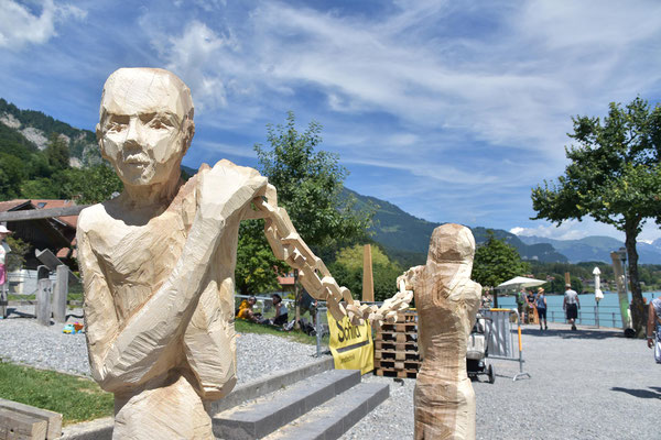 Skulptur von Giar Lunghi, Roveredo (alles aus einem Stamm, inkl. Kette)
