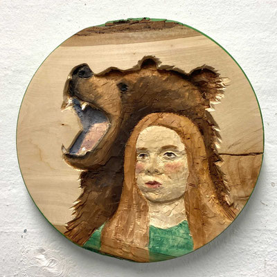"Bärenfrau", 2023, Linde, Ø 32 cm