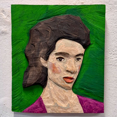 Portrait, Frau vor grünem Hintergrund, 2025