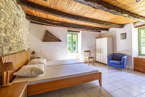 De grote slaapkamer.