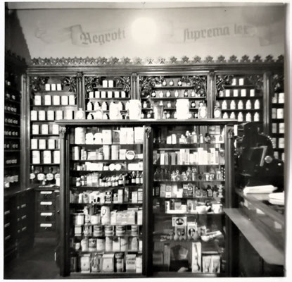 Blick in die Inneneinrichtung der Spenger Hirsch-Apotheke, Foto: Archiv Rasch