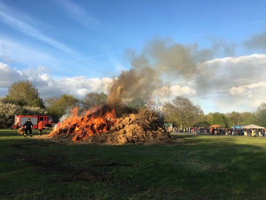 © Feuerwehr Völksen - Osterfeuer 2017