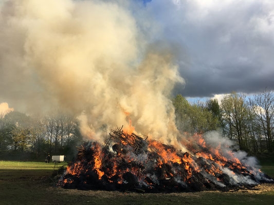 © Feuerwehr Völksen - Osterfeuer 2017