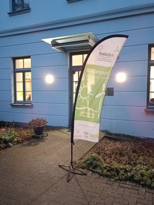 Der Hintereingang des HudL mit Beatch-Flag