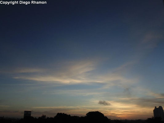 Cirrus fibratus vistas em Campina Grande, Paraíba, em 24/05/2014.