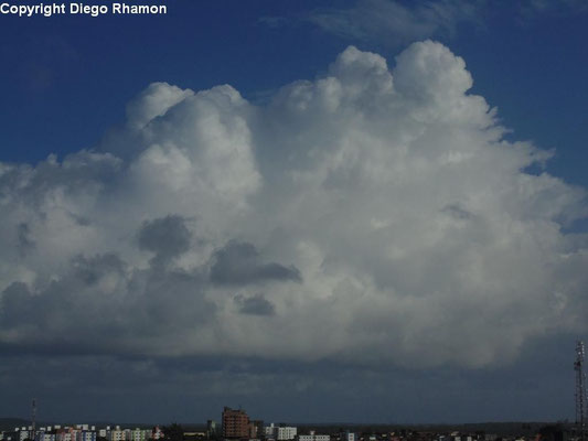 Cumulus congestus vista em João Pessoa, Paraíba, em 19/01/2014.