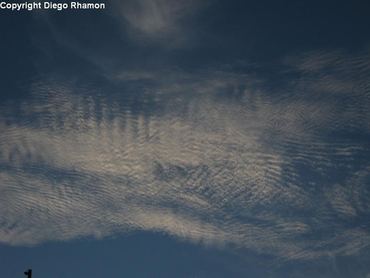 Cirrocumulus undulatus vistas em João Pessoa, Paraíba, em 31/01/2014.