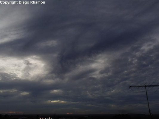 Mammatus associadas à Altocumulus vistas em João Pessoa, Paraíba, em 14/03/2014.