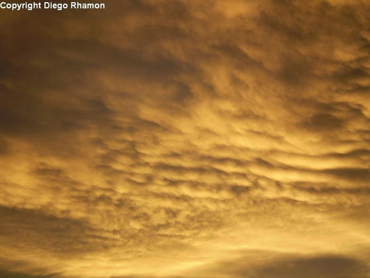 Mammatus associadas à Cirrus vistas em João Pessoa, Paraíba, em 11/12/2009.