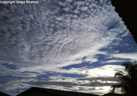 Altocumulus stratiformis vistas em João Pessoa, Paraíba, em 04/05/2009.