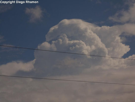 Cumulonimbus com pileus vista em João Pessoa, Paraíba, em 12/03/2014.