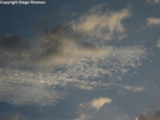 Altocumulus lacunosus vistas em João Pessoa, Paraíba, em 14/01/2012.