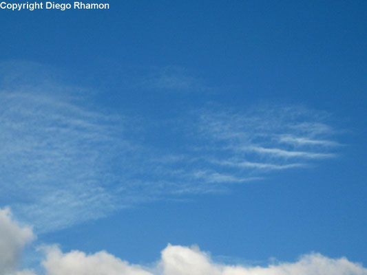 Altocumulus undulatus vistas em Campina Grande, Paraíba, em 21/04/2015.