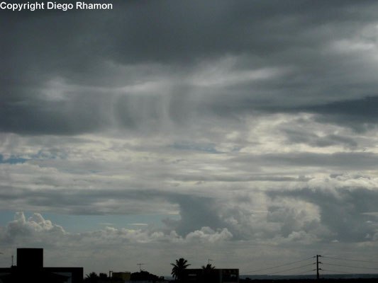Altostratus virga vistas em João Pessoa, Paraíba, em 06/04/2012.