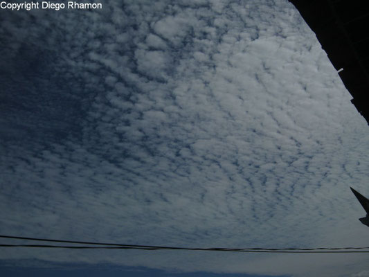 Altocumulus stratiformis vistas em João Pessoa, Paraíba, em 14/07/2011.