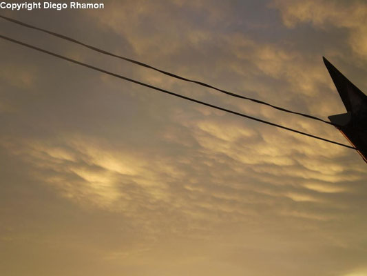 Mammatus associadas à Cirrus vistas em João Pessoa, Paraíba, em 11/12/2009.