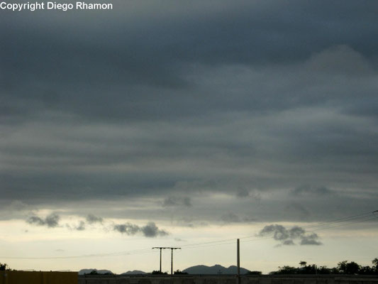 Stratus undulatus vistas em Campina Grande, Paraíba, em 03/04/2015.