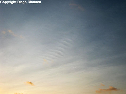 Cirrostratus undulatus vistas em João Pessoa, Paraíba, em 23/01/2013.