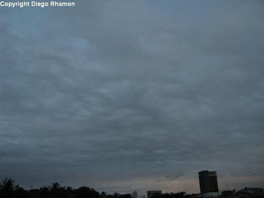 Stratocumulus lacunosus vistas em João Pessoa, Paraíba, em 16/06/2013.