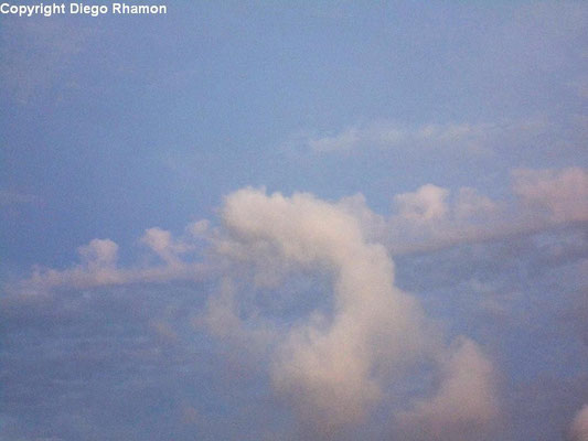Altocumulus castellanus vistas em João Pessoa, Paraíba, em 23/01/2014.